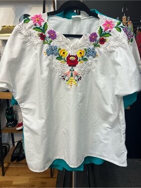 Vintage Oaxacan Embroidered White Floral Peasant Top M-L
